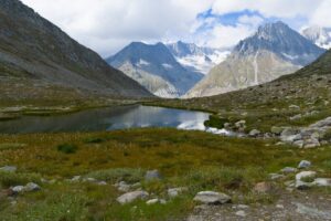 Breathtaking view of alpine mountains and lake in the Swiss Alps.